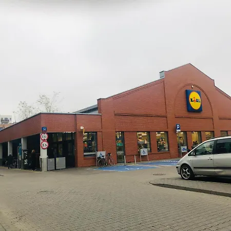 Zwykle Mieszkanie Na Wilenska, Trzy Przystanki Do Starego Miasta,dwa Przystanki Do Szpitala Praskiego,одна остановка транспорта до офиса для прохождения теста Ces для моряков 바르샤바