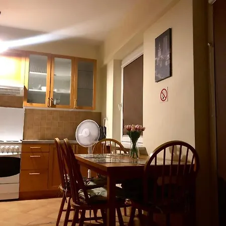 Appartement Zwykle Mieszkanie Na Wilenska, Trzy Przystanki Do Starego Miasta,dwa Przystanki Do Szpitala Praskiego,одна остановка транспорта до офиса для прохождения теста Ces для моряков Warschau