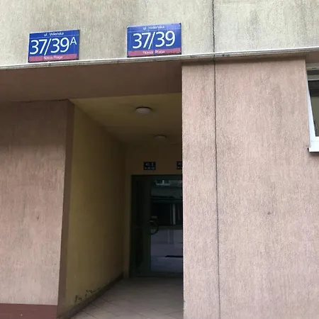 Zwykle Mieszkanie Na Wilenska, Trzy Przystanki Do Starego Miasta,dwa Przystanki Do Szpitala Praskiego,одна остановка транспорта до офиса для прохождения теста Ces для моряков