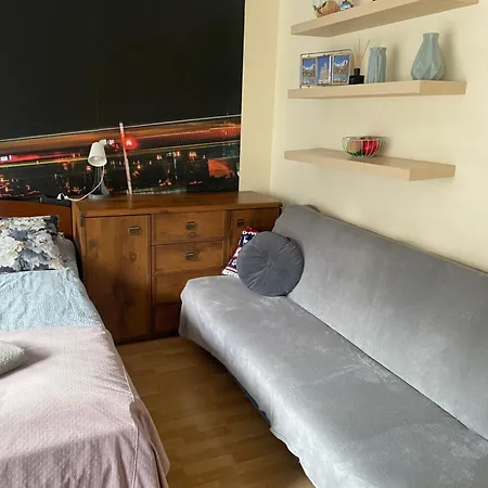 דירה Zwykle Mieszkanie Na Wilenska, Trzy Przystanki Do Starego Miasta,dwa Przystanki Do Szpitala Praskiego,одна остановка транспорта до офиса для прохождения теста Ces для моряков *