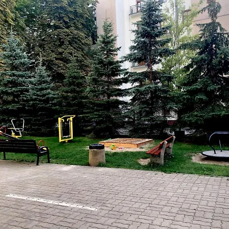 Zwykle Mieszkanie Na Wilenska, Trzy Przystanki Do Starego Miasta,dwa Przystanki Do Szpitala Praskiego,одна остановка транспорта до офиса для прохождения теста Ces для моряков Varsovia