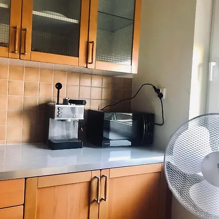 Zwykle Mieszkanie Na Wilenska, Trzy Przystanki Do Starego Miasta,dwa Przystanki Do Szpitala Praskiego,одна остановка транспорта до офиса для прохождения теста Ces для моряков Varsovia