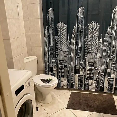 Zwykle Mieszkanie Na Wilenska, Trzy Przystanki Do Starego Miasta,dwa Przystanki Do Szpitala Praskiego,одна остановка транспорта до офиса для прохождения теста Ces для моряков