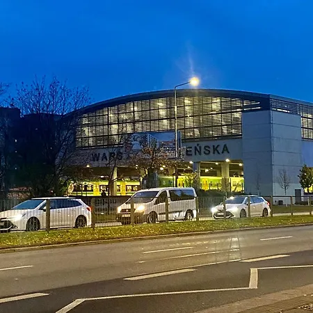 Zwykle Mieszkanie Na Wilenska, Trzy Przystanki Do Starego Miasta,dwa Przystanki Do Szpitala Praskiego,одна остановка транспорта до офиса для прохождения теста Ces для моряков *